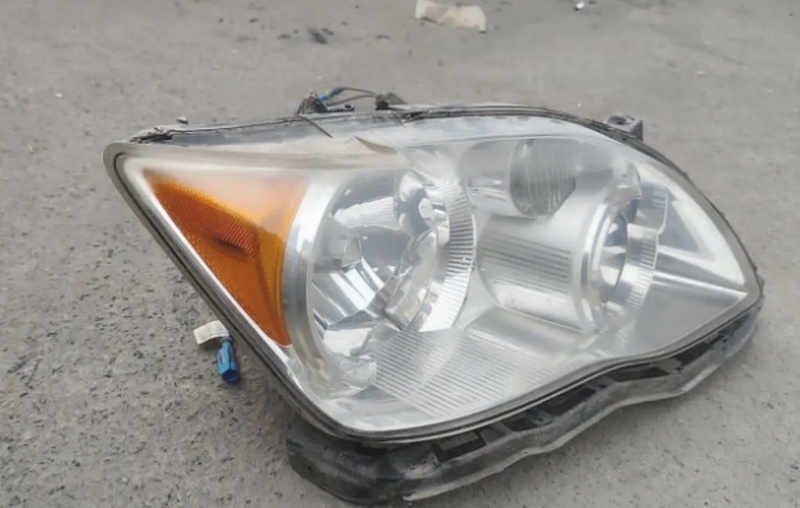 Передняя фара от Toyota Avalon 2006